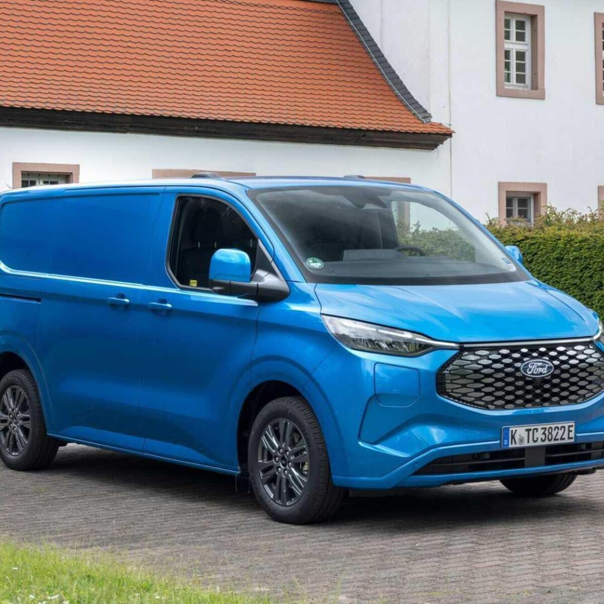 Ford E-Transit Custom Furgone