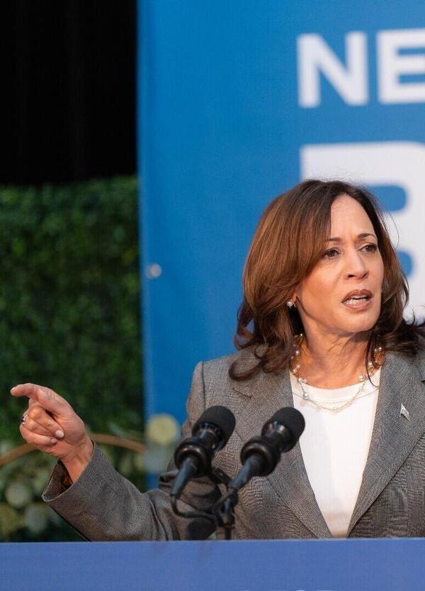 Un suv, un parcheggio, un arresto: ma cosa c&rsquo;entrano Kamala Harris e la sua famiglia? Ecco che &egrave; successo tra servizi segreti e &ldquo;osservatori anti polizia&rdquo;... [VIDEO]