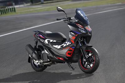 Aprilia SR GT Replica 2024, lo scooter "Urban Adventure" con l'anima racing