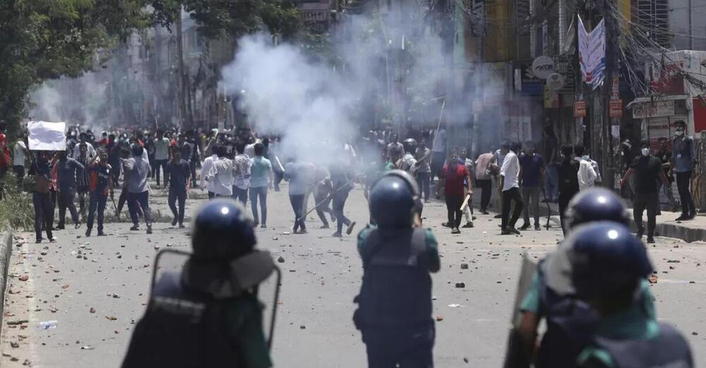 Sapete che c&#039;&egrave; una crisi umanitaria senza precedenti e che nessuno ne sta parlando? Scontri, proteste e un Paese al collasso: cosa succede davvero in Bangladesh