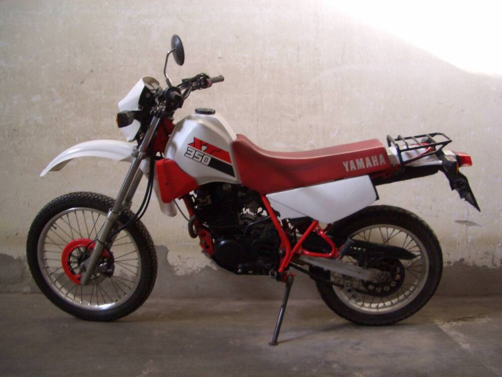 Yamaha XT350 (5)