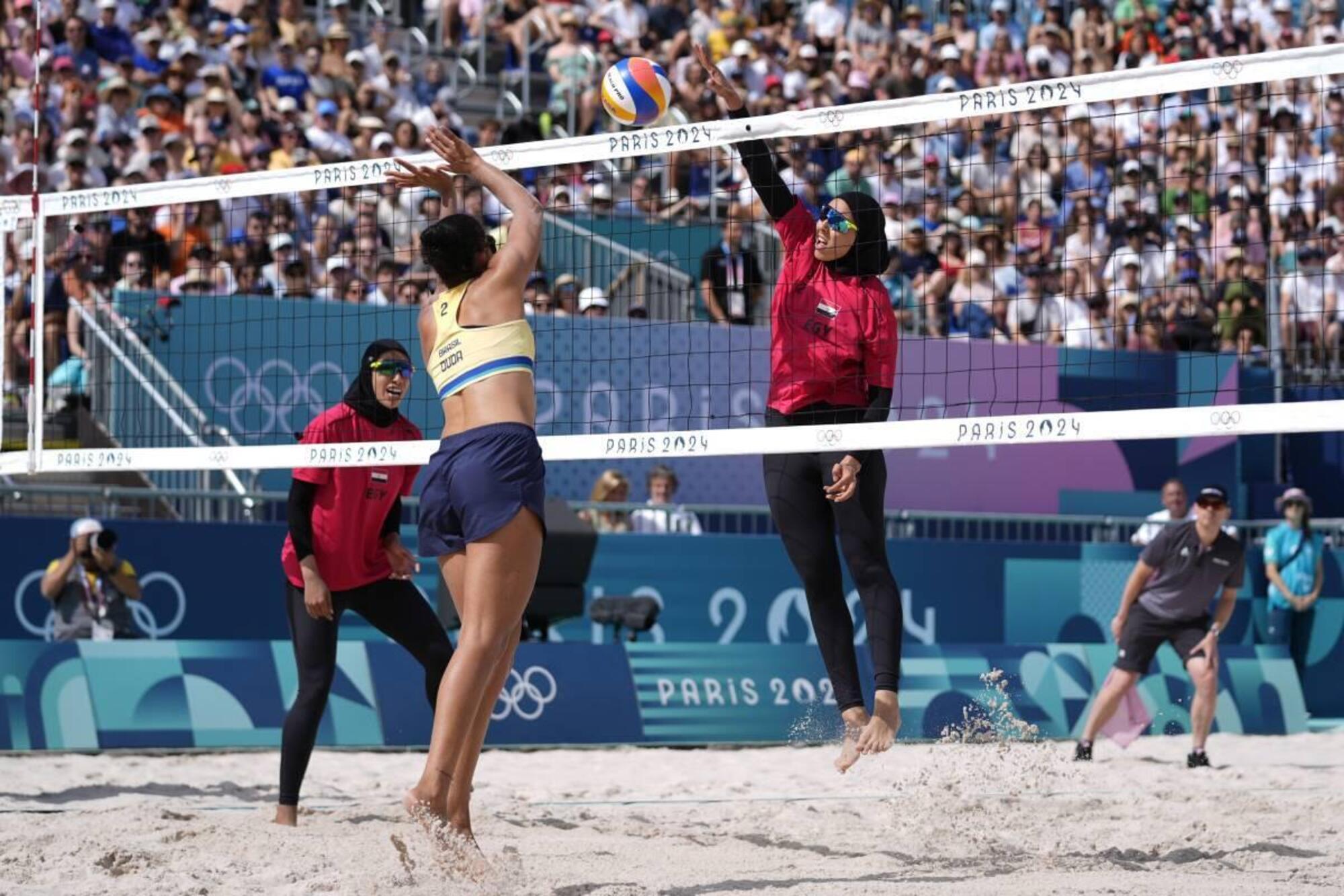 Le atlete egiziane del beach volley