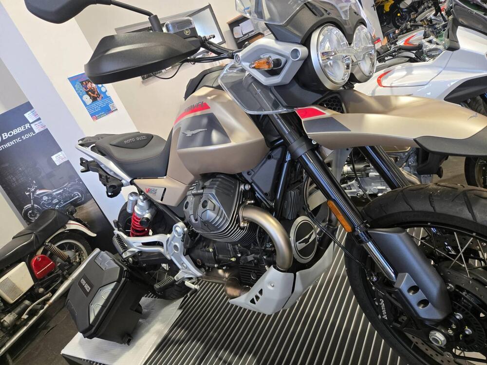 Moto Guzzi V85 TT Travel (2024 - 26)