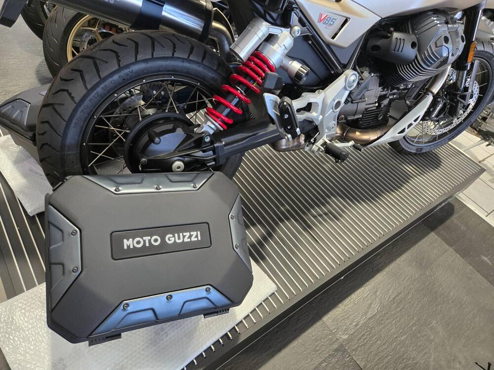 Moto Guzzi V85 TT Travel (2024 - 26) (3)