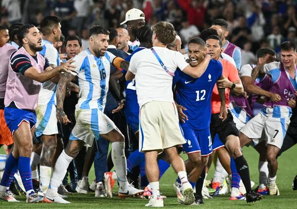 Il calcio fa schifo, con le Olimpiadi non c&rsquo;entra niente e la rissa tra Francia e Argentina lo dimostra: basta, sostituitelo col calcio balilla (biliardino) e&hellip;