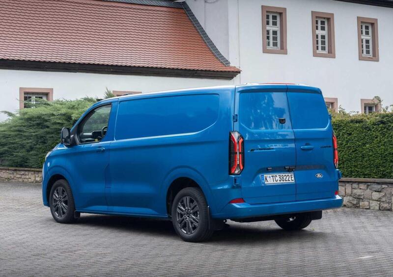 Ford E-Transit Custom  (3)