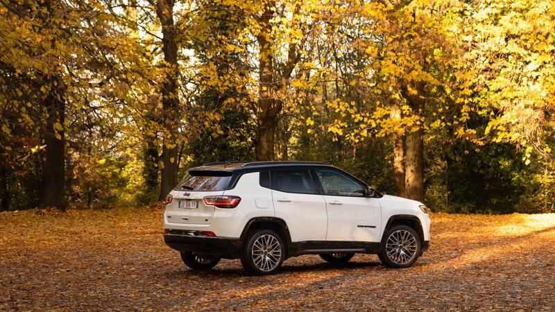 Jeep Compass plug-in o hybrid allo stesso prezzo con gli incentivi