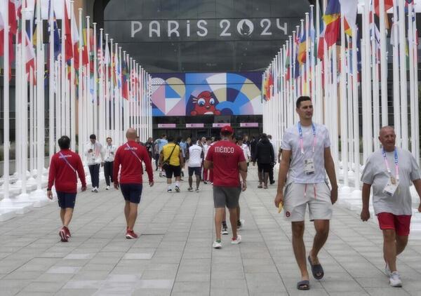 I segreti (e i problemi) delle Olimpiadi: cronache dal villaggio olimpico di Parigi 2024, tra cibo, mensa, sala giochi, letti, precauzioni e&hellip; [VIDEO] 