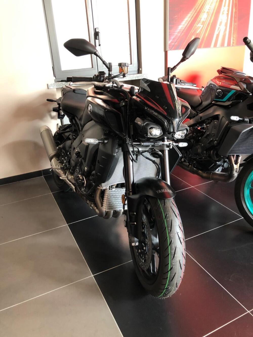 Yamaha MT-10 (2022 - 26) (2)