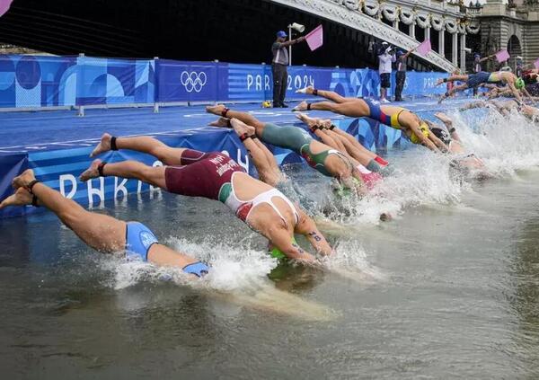 Che i francesi non si lavino &egrave; una vecchia storia, ma con la mer*a nella Senna per le Olimpiadi non hanno esagerato?