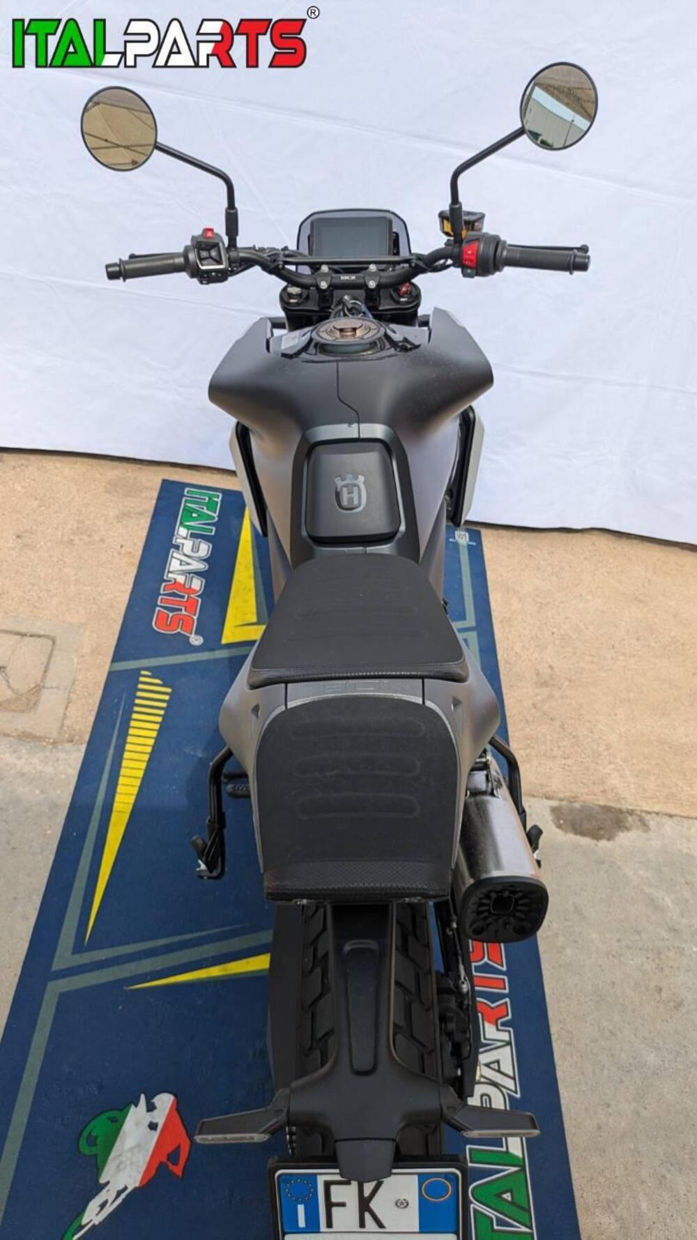 Husqvarna Svartpilen 801 (2024 - 26) (4)