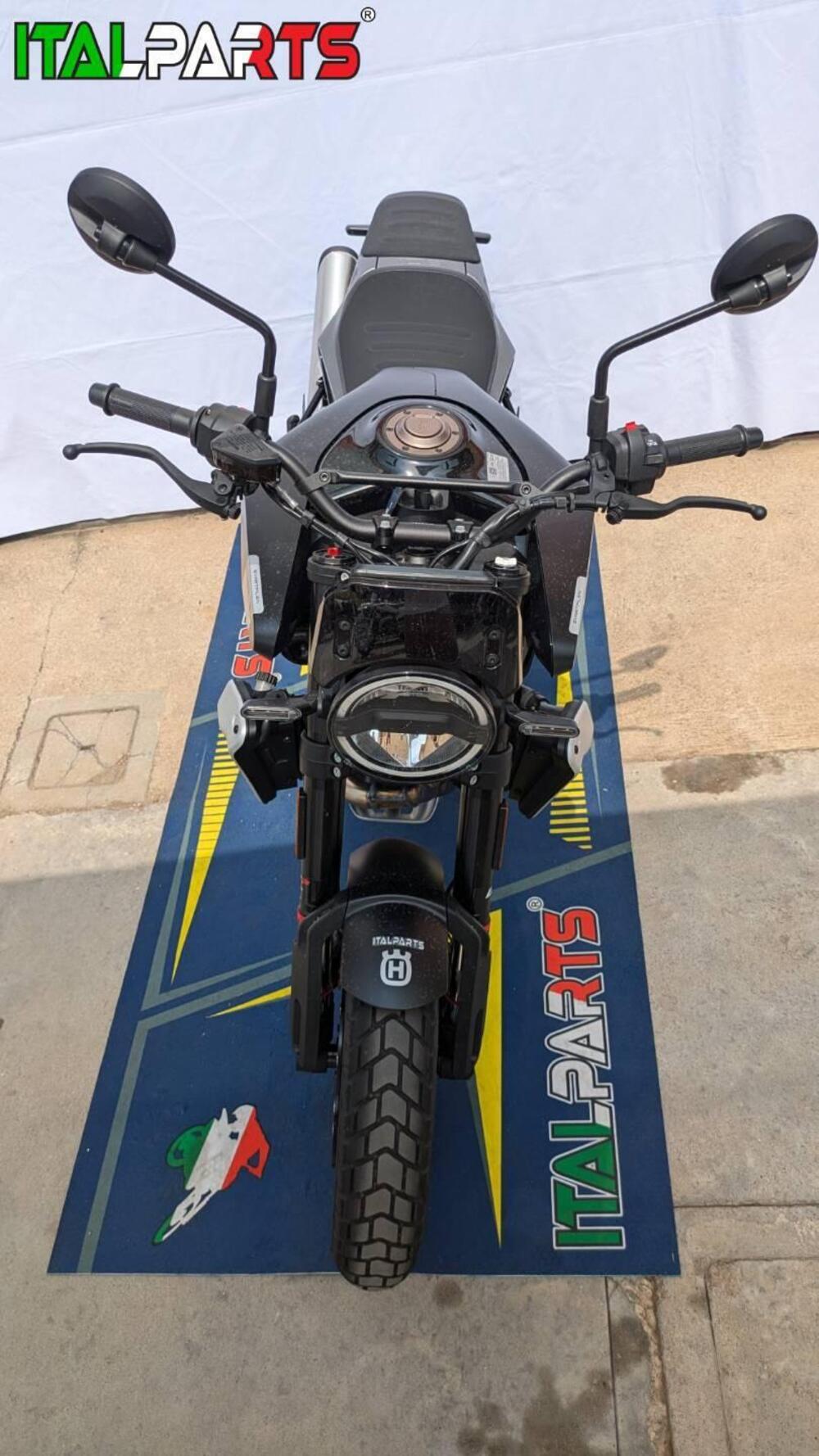 Husqvarna Svartpilen 801 (2024 - 26) (2)