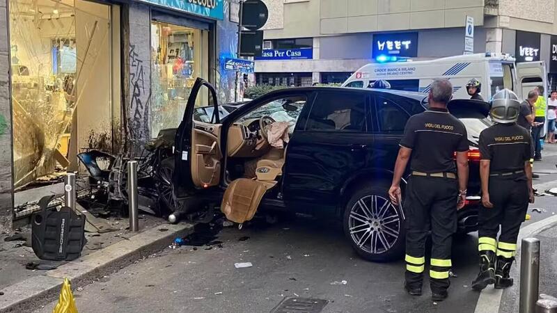 Schianto mortale a Milano: con una Suv contro un pilastro in centro