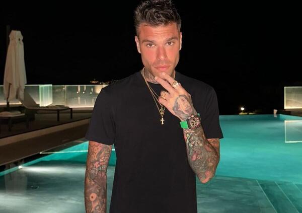 Fedez, incidente sul suo van extralusso in stile Kanye West e Kim Kardashian. Cos&rsquo;&egrave; successo all&rsquo;ex di Chiara Ferragni (e al suo furgone vip con &ldquo;nuovo optional&rdquo;)?