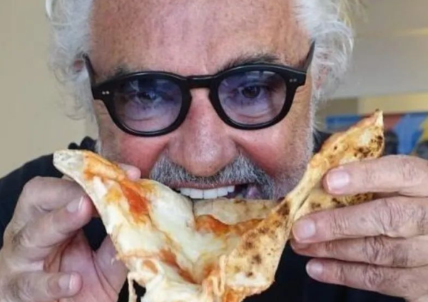 Napoletani, siete pronti a pagare 17 euro per una margherita al Crazy Pizza di Briatore? &ldquo;Da noi una cosa diversa da quelle di Napoli, perch&eacute;...&rdquo;