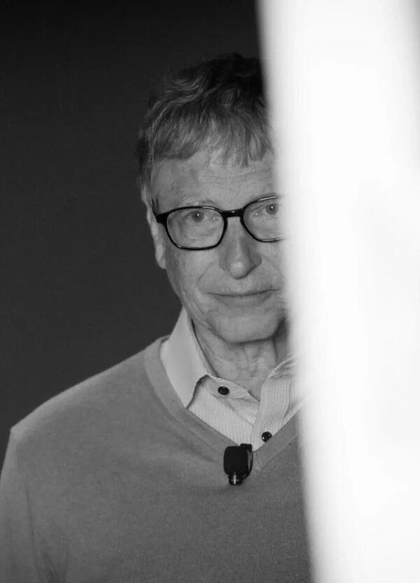 MeToo anche per Bill Gates? Abbiamo letto in anteprima il libro inchiesta di Anupreeta Das &ldquo;Billionaire, Nerd, Savior, King&rdquo;.  Dagli incontri con Epstein alle stagiste, ecco il lato oscuro del fondatore di Microsoft