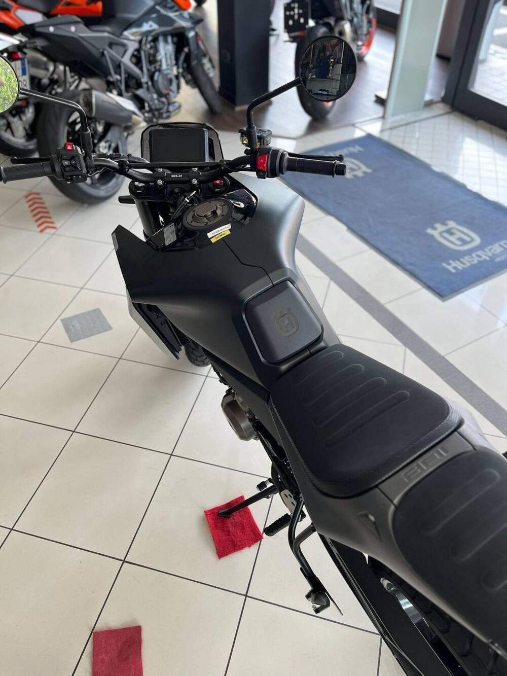 Husqvarna Svartpilen 801 (2024 - 26) (4)