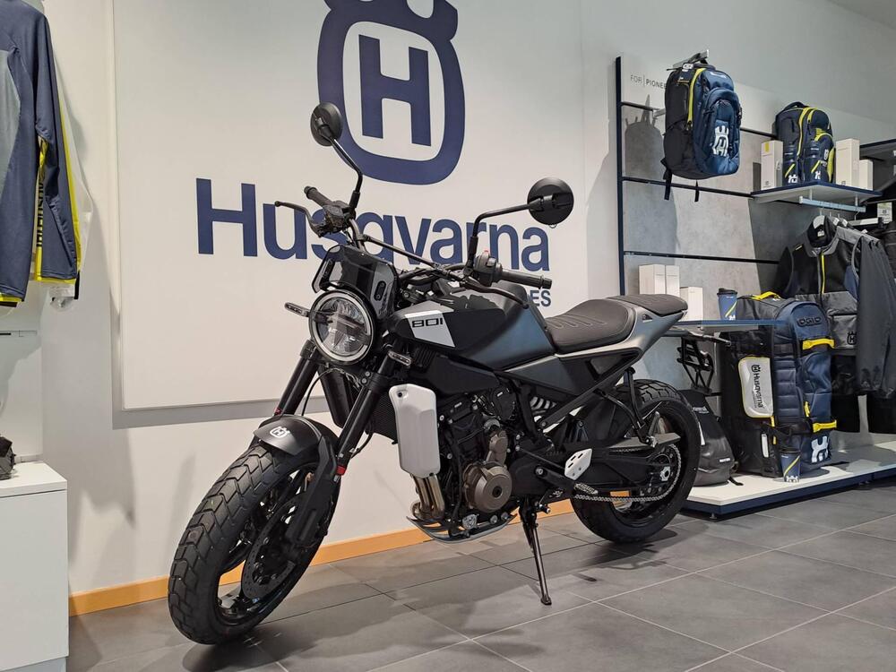 Husqvarna Svartpilen 801 (2024 - 25) (2)