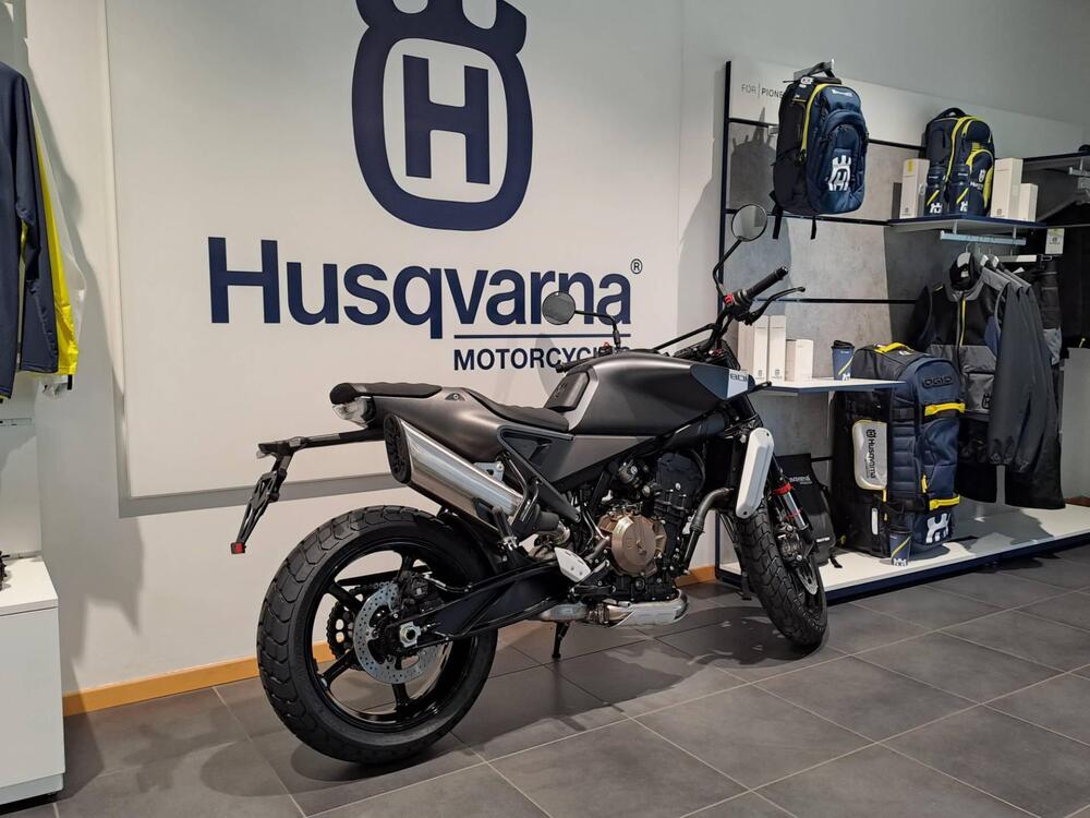 Husqvarna Svartpilen 801 (2024 - 25) (5)