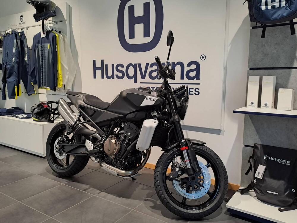 Husqvarna Svartpilen 801 (2024 - 25) (6)