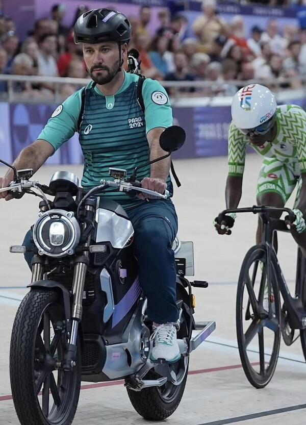 Ma lo sapete che alle Olimpiadi ci sono anche le moto? S&igrave;, probabilmente non quelle che vi piacciono, ma quelle &ldquo;schiave&rdquo; dei ciclisti: ecco cos&#039;&egrave; il Derny e perch&eacute; &egrave; a Parigi per ciclismo su pista e Keirin