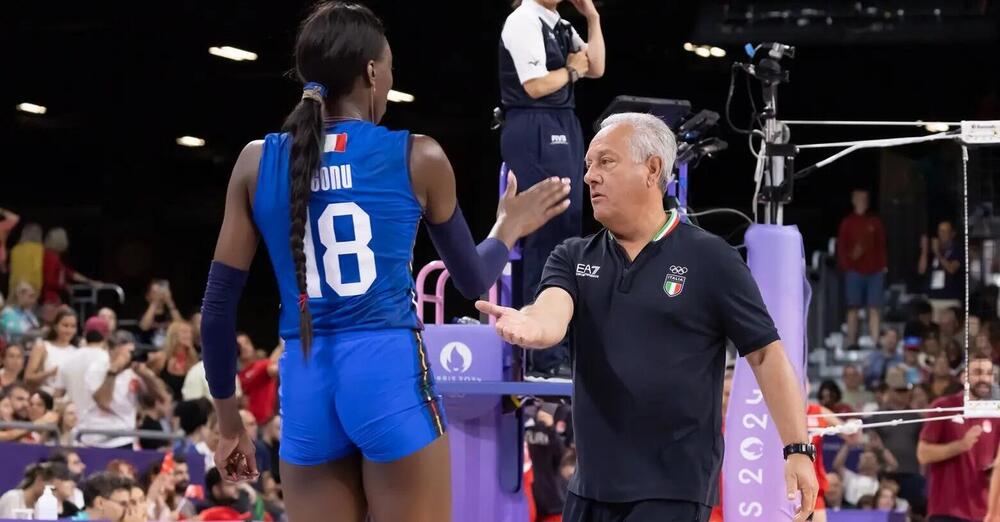 Lode a Julio Velasco, che ha ricostruito l&#039;Italvolley femminile e ci ha portato l&#039;oro dopo il disastro Mazzanti 