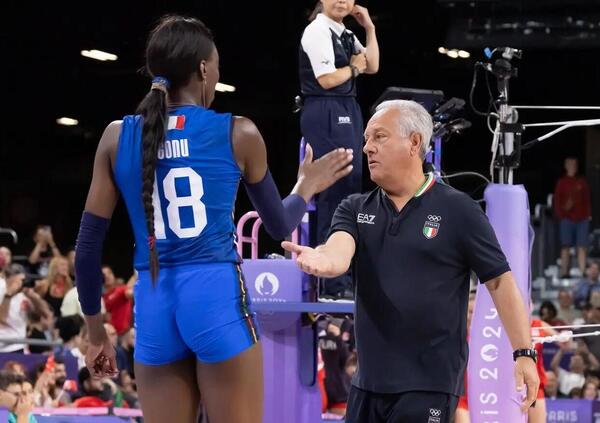 Lode a Julio Velasco, che ha ricostruito l&#039;Italvolley femminile e ci ha portato l&#039;oro dopo il disastro Mazzanti 