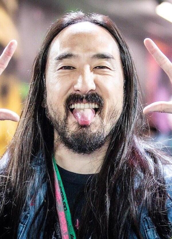 Steve Aoki &egrave; il Cristiano Ronaldo dei dj? Ma come fa uno come lui a passare dagli show di Tomorrowland all&#039;Arabia Saudita per la Esports World Cup? La risposta &egrave;.... follow the money, perch&eacute;...