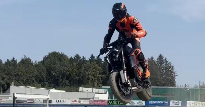 KTM 1390 Super Duke R... in versione cross!