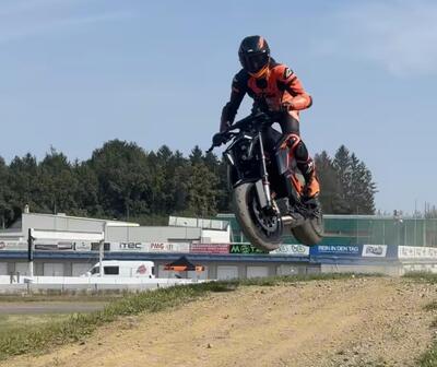 KTM 1390 Super Duke R... in versione cross!