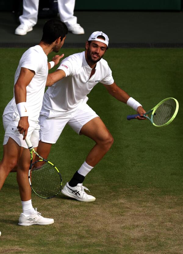 Ma Berrettini aiuta Alcaraz a battere Sinner? Ecco cosa sta succedendo tra Montreal e Cincinnati. E Carlos: &ldquo;Jannik, voglio essere il numero uno. E la Race verso Torino...&rdquo;