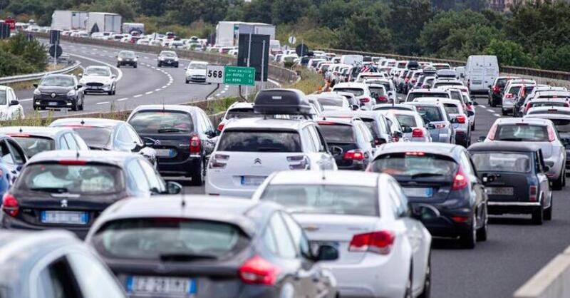 Esodo di Ferragosto 2024: &egrave; traffico da bollino rosso per il ponte. Ecco le strade coinvolte