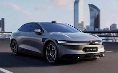 Zeekr: nuove batterie LFP e aggiornamenti per le 007 e 001
