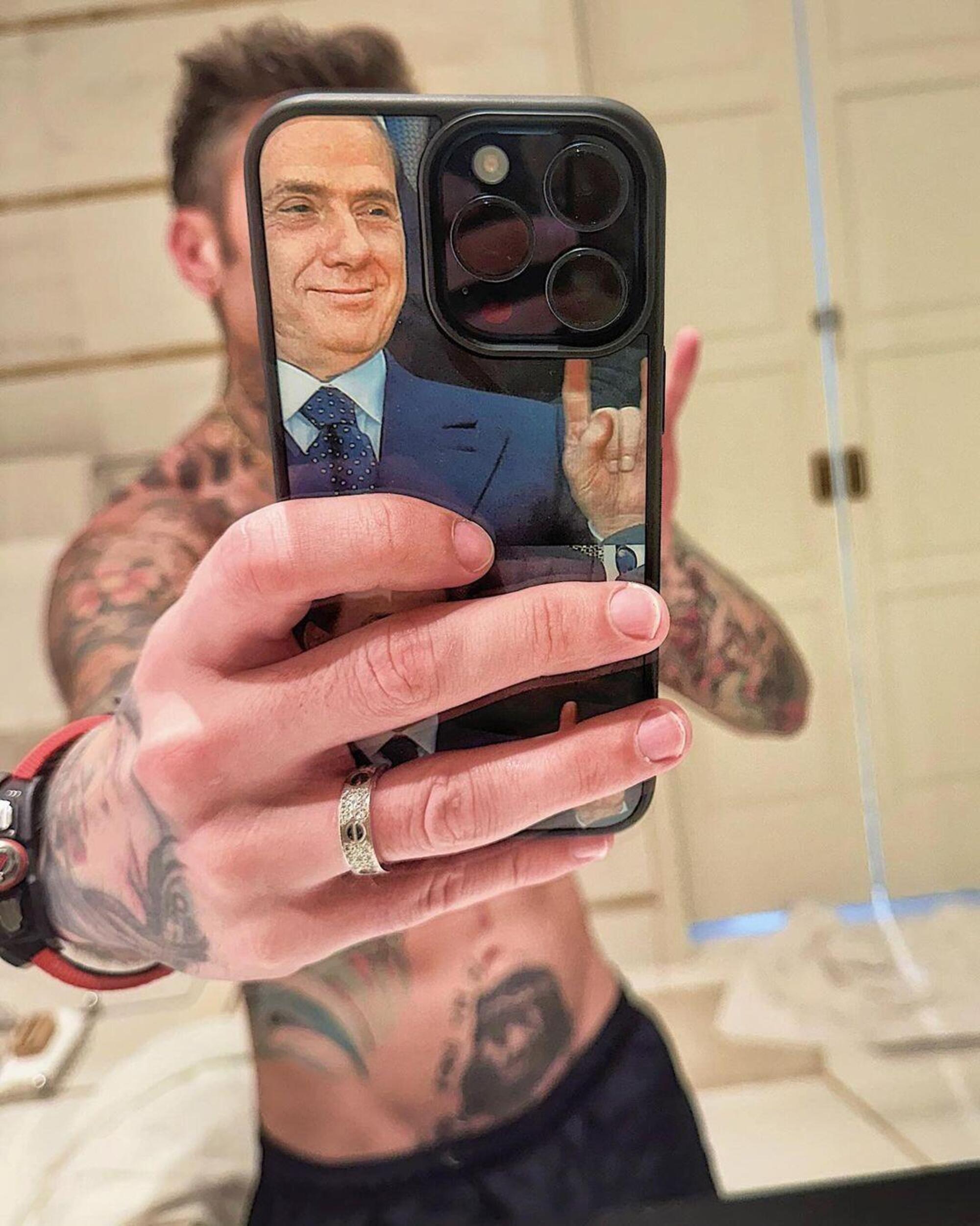 fedez cover berlusconi