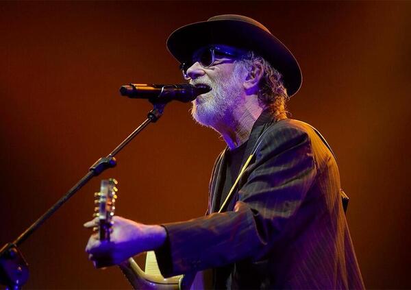 Tony Effe e Rocco Hunt? Sempre meglio un valzer sotto il palco con Francesco De Gregori, tra Angela Baraldi e la vera &ldquo;Musica italiana dal vivo&rdquo;. Siamo andati al concerto e... Poveri gli altri (e viva gli incazzati)