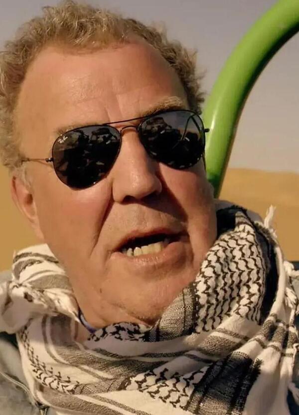 Jeremy Clarkson, il ballo con Katy Perry, l&rsquo;auto al polo nord, la buggy in Africa, The Grand Tour e i treni in ritardo: &ldquo;Gli ecologisti attaccano, ma...&rdquo;