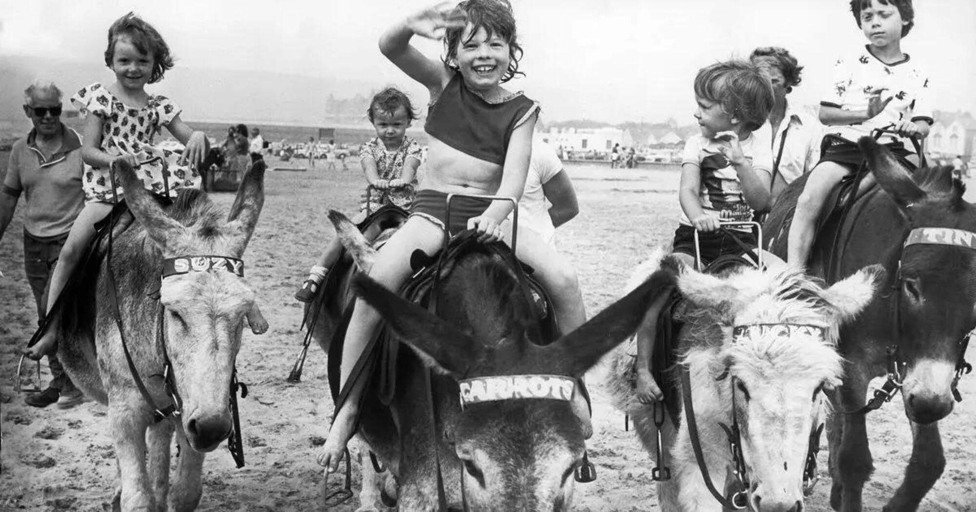 A Weston-super-Mare nel Somerset, le passeggiate con gli asini sono una tradizione che dura da cento anni