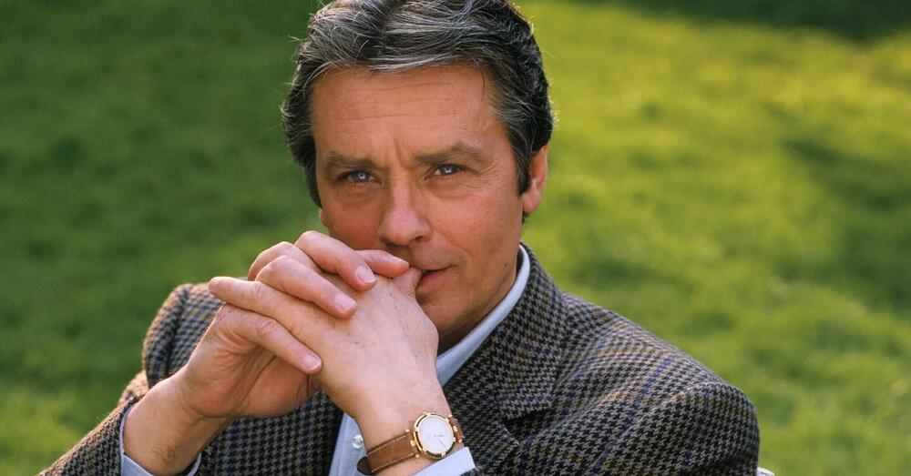 Alain Delon &egrave; morto: il cinema grazie alle donne e per le donne, l&#039;amore per i cani e per Romy Schneider, il pessimo rapporto con Hollywood e... Quello che forse non sapete sul divo francese