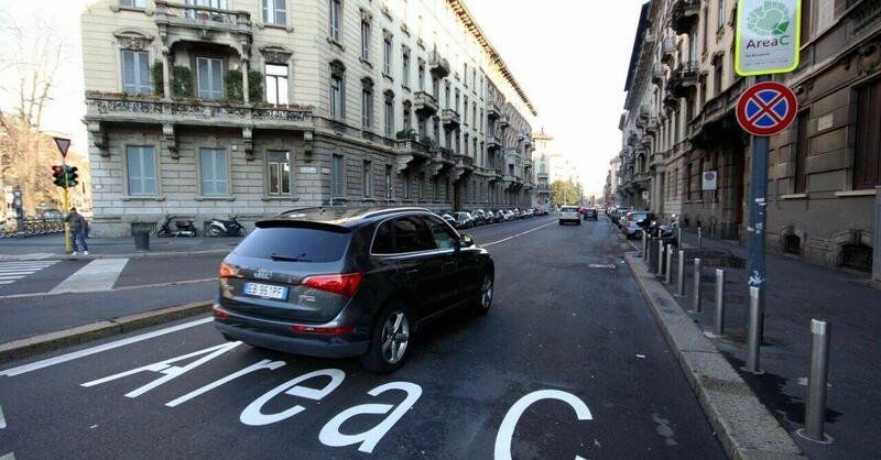 Milano: proposta Area C a 10 euro, oppure pagate anche nel weekend. Confcommercio dice no 