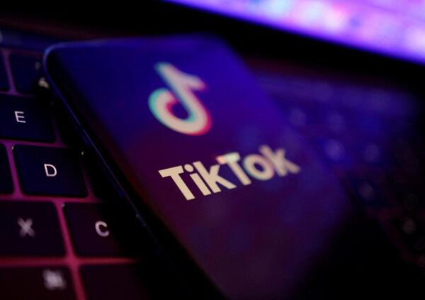 L&rsquo;estate nell&rsquo;epoca della sua riproducibilit&agrave; tecnica? Ecco come TikTok e Instagram si fanno la guerra per il contenuto pi&ugrave; assurdo e virale: tra lipsync, fuffa guru, vasellina e&hellip;