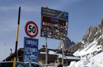Autovelox al Passo Giau: denunciati sindaco e Prefetto