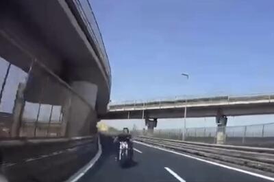 Contromano in tangenziale, moto a folle velocit&agrave; [VIDEO]