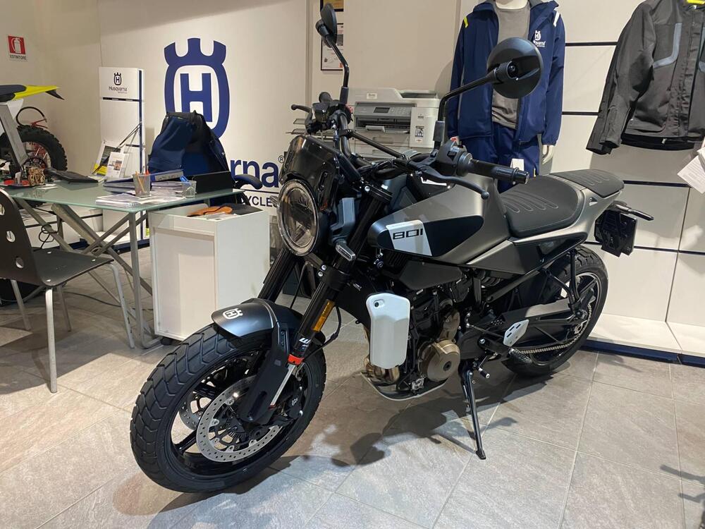 Husqvarna Svartpilen 801 (2024 - 25) (3)