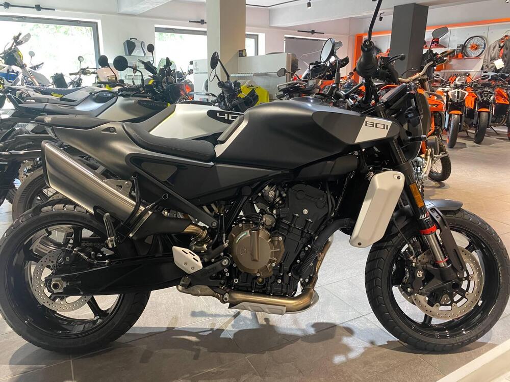 Husqvarna Svartpilen 801 (2024 - 25) (2)