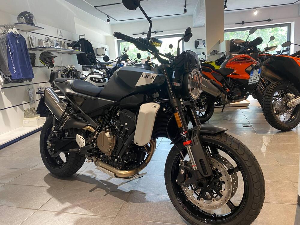 Husqvarna Svartpilen 801 (2024 - 25) (5)