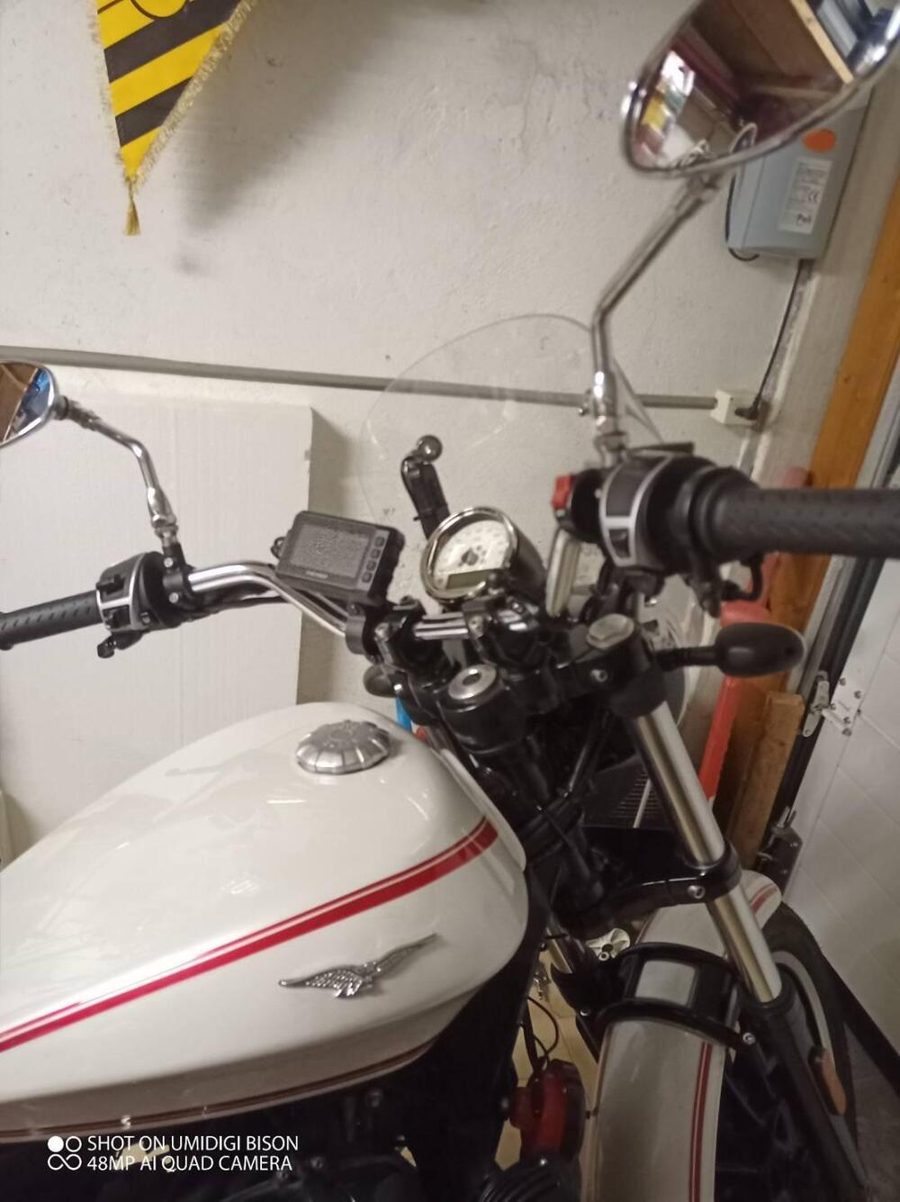 Moto Guzzi V9 Roamer (2016 - 18) (13)