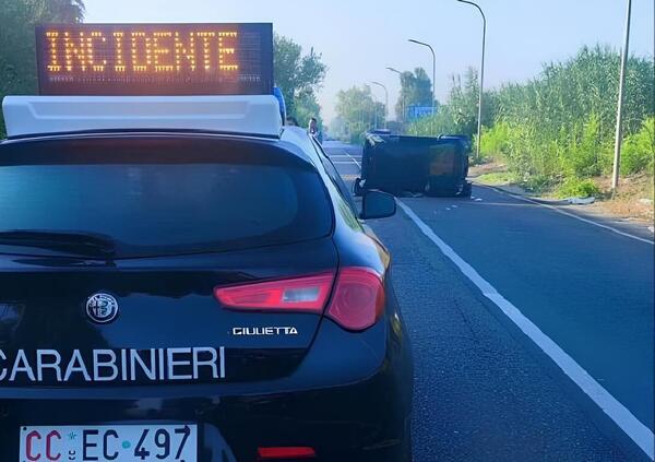 Napoli, incidente in quattro in Smart: non solo senza patente, il conducente era appena uscito dai domiciliari e ora &egrave; arrestato per omicidio stradale dopo la morte della bambina a Giugliano in Campania, e la madre...