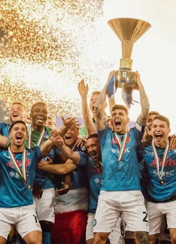 Abbiamo visto Sar&ograve; con te su Netflix per rivivere l&rsquo;epopea dello scudetto del Napoli. Un&#039;impresa sportiva sottovalutata, ma un esempio di marketing per tutte le squadre di calcio...