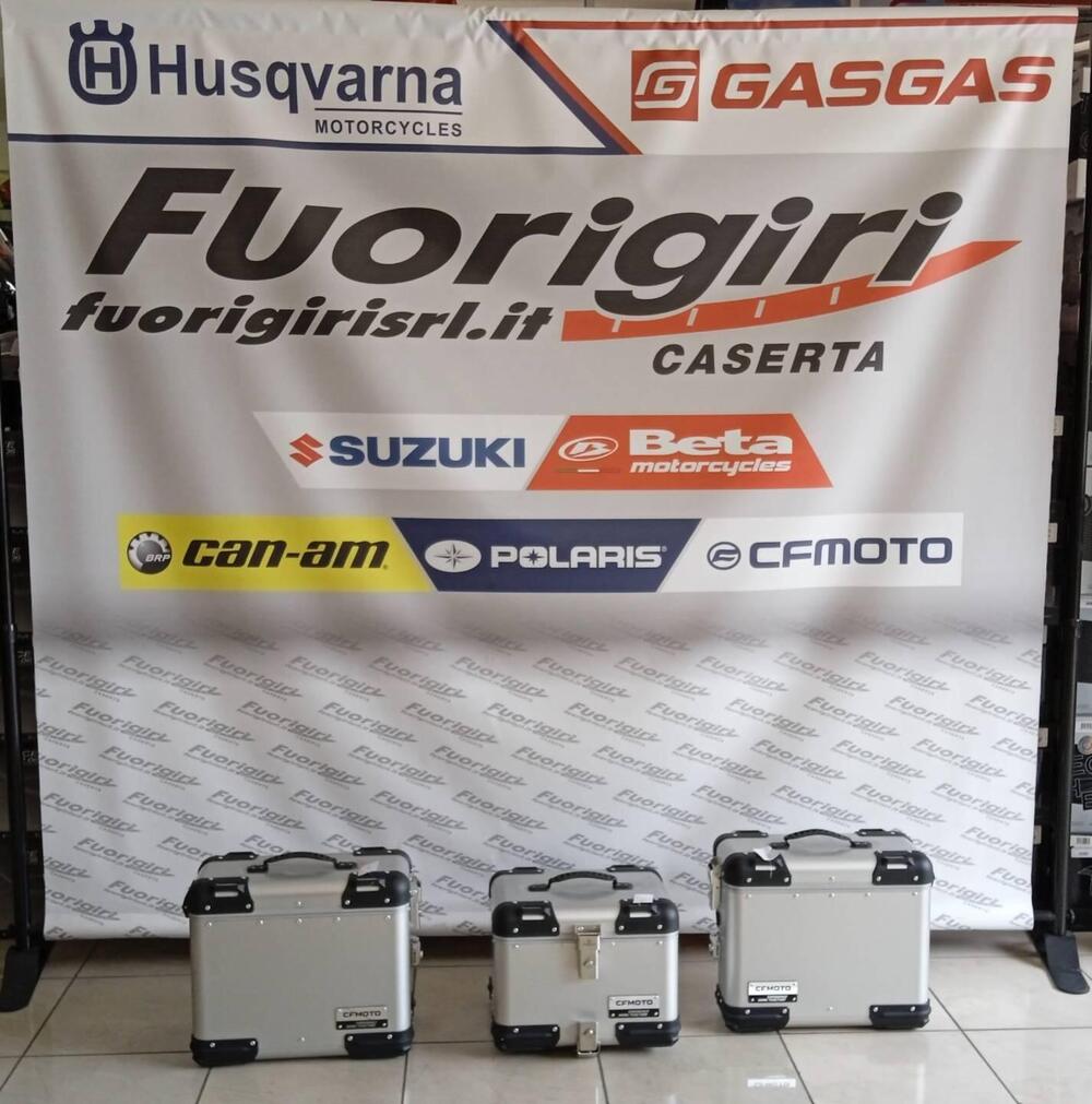 KIT BORSE CF MOTO IN ALLUMINIO PER MT 800 (2)