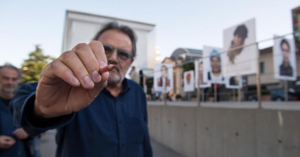 Oliviero Toscani &egrave; un leone in un mondo di iene. La rivoluzione nella fotografia, le provocazioni, la malattia e un altro ruggito... 